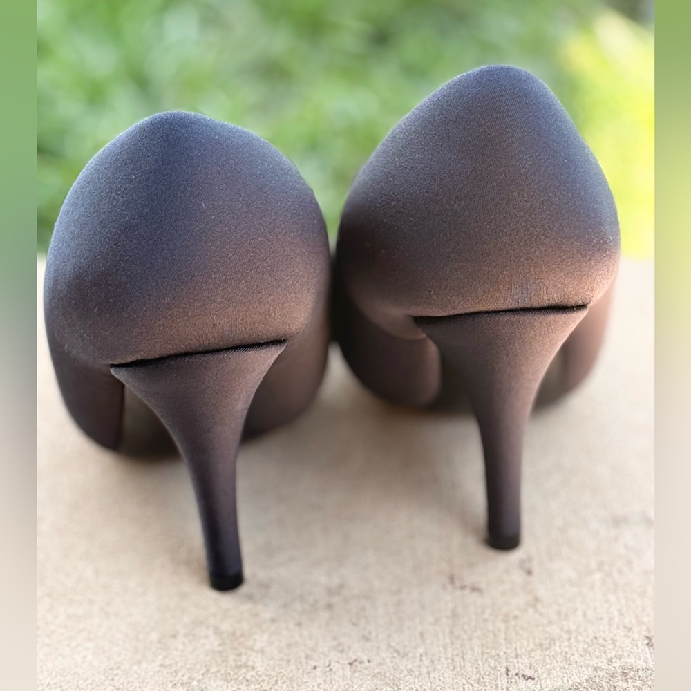 ORIGINAL Balenciaga Padded Pump Heels - Picture 2 of 5